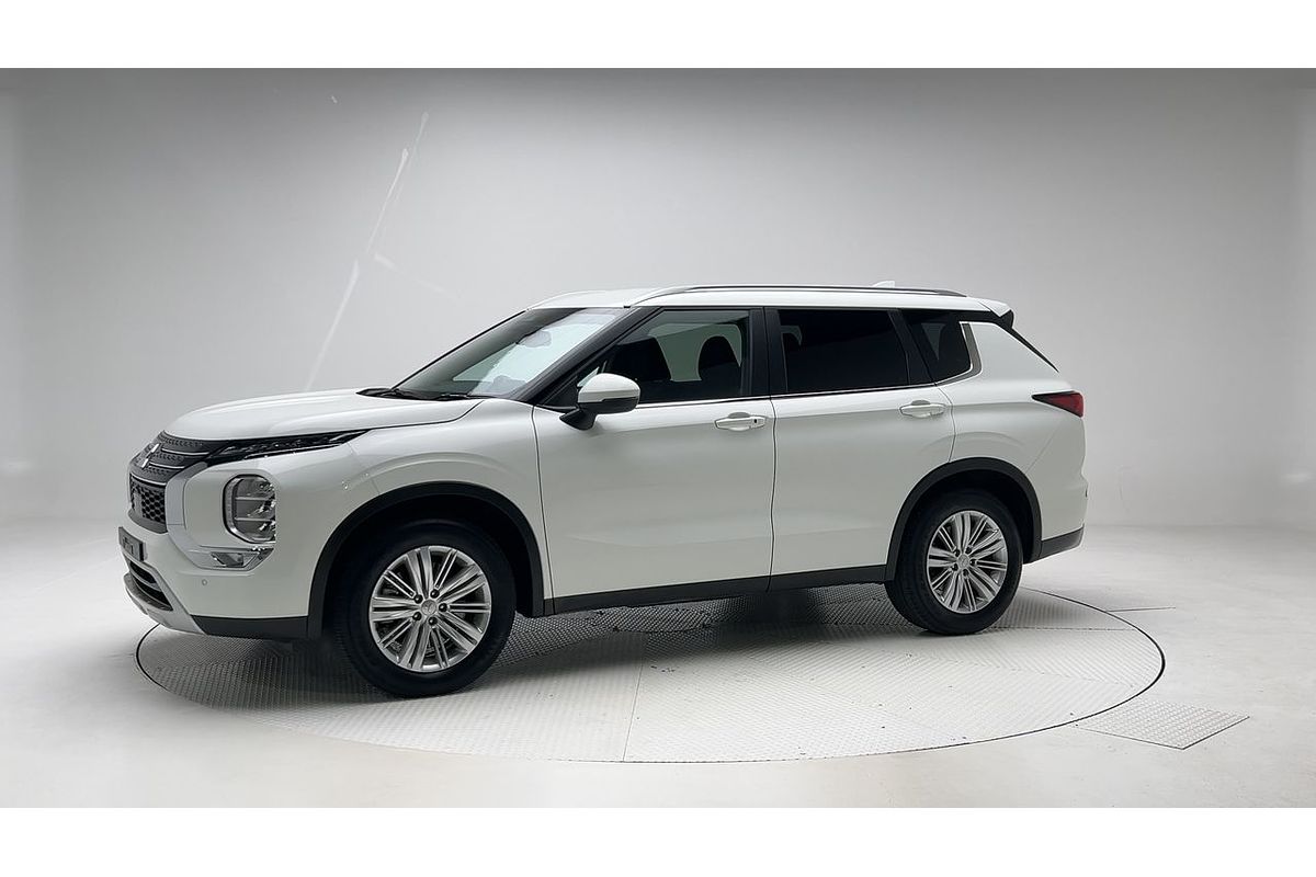 2024 Mitsubishi Outlander LS ZM