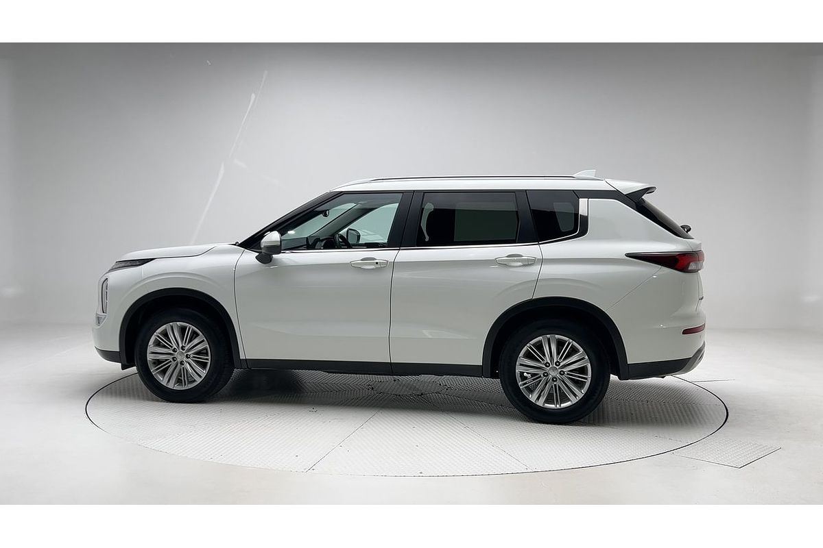 2024 Mitsubishi Outlander LS ZM