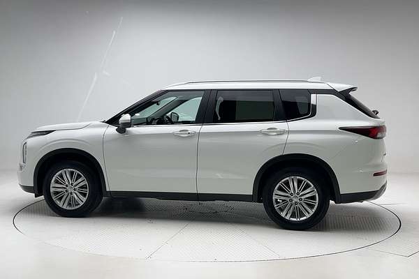 2024 Mitsubishi Outlander LS ZM