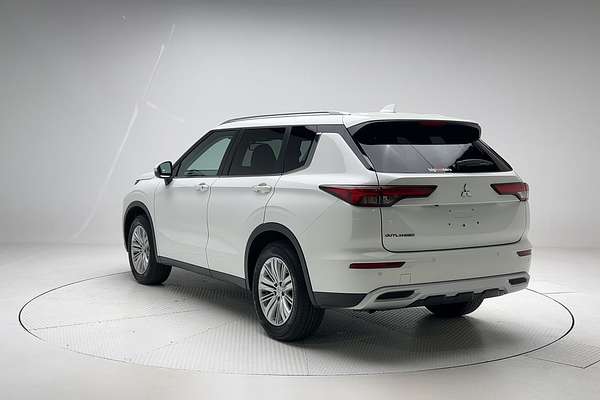 2024 Mitsubishi Outlander LS ZM