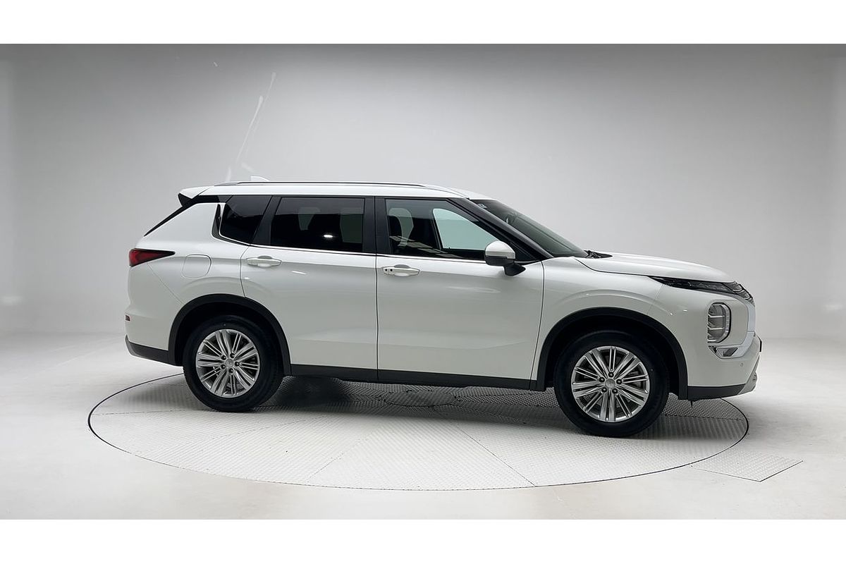 2024 Mitsubishi Outlander LS ZM