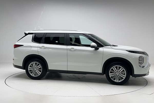 2024 Mitsubishi Outlander LS ZM