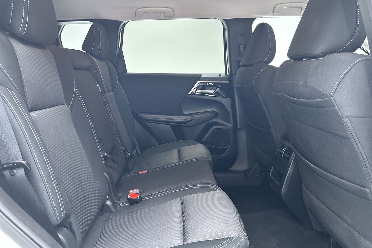 2024 Mitsubishi Outlander LS ZM