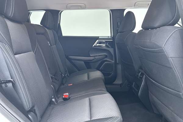 2024 Mitsubishi Outlander LS ZM