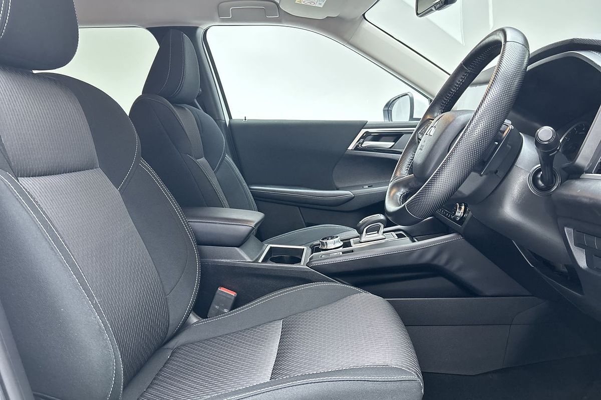 2024 Mitsubishi Outlander LS ZM