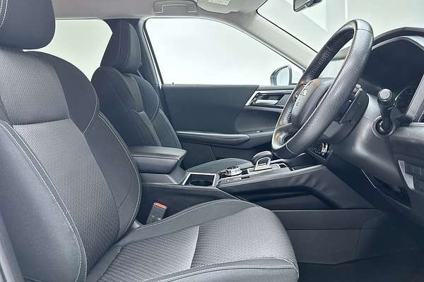2024 Mitsubishi Outlander LS ZM
