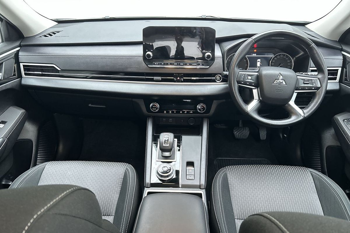 2024 Mitsubishi Outlander LS ZM