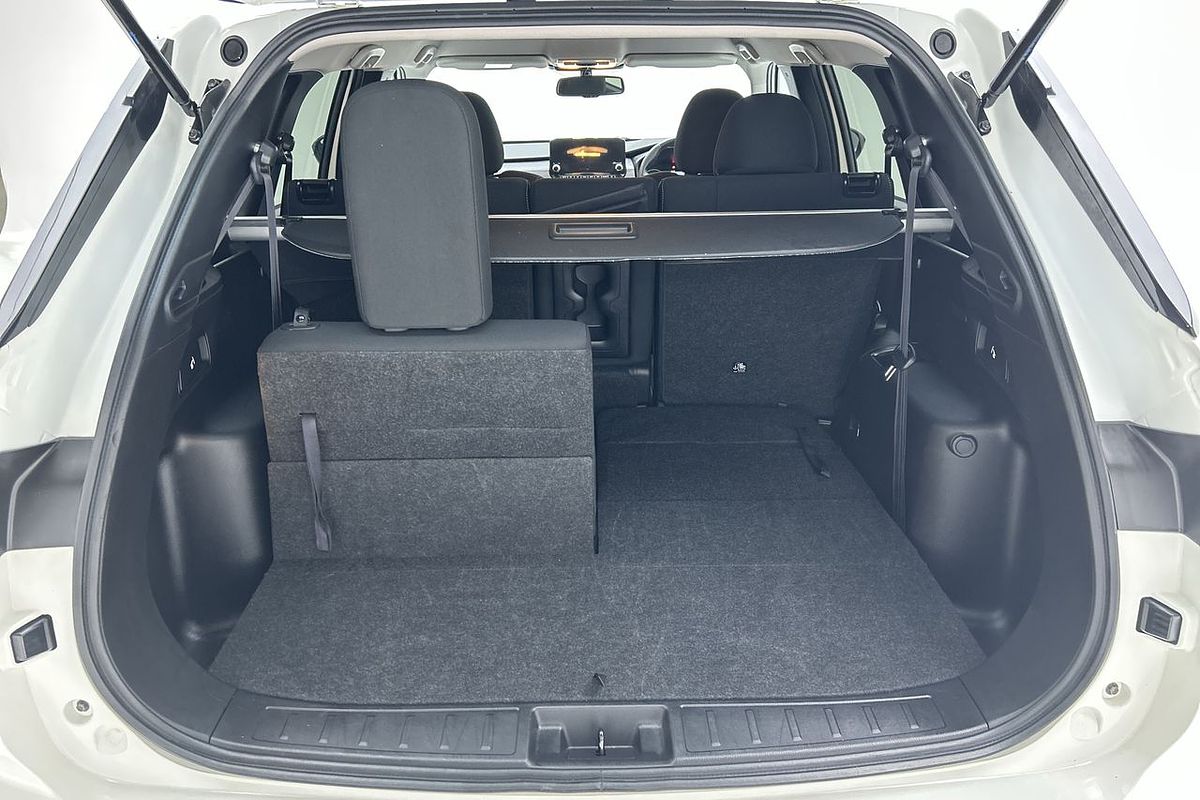 2024 Mitsubishi Outlander LS ZM