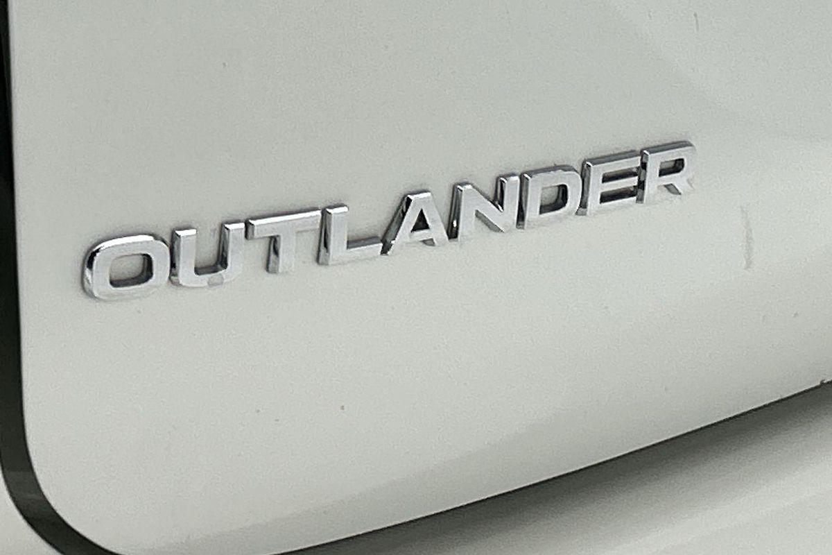 2024 Mitsubishi Outlander LS ZM