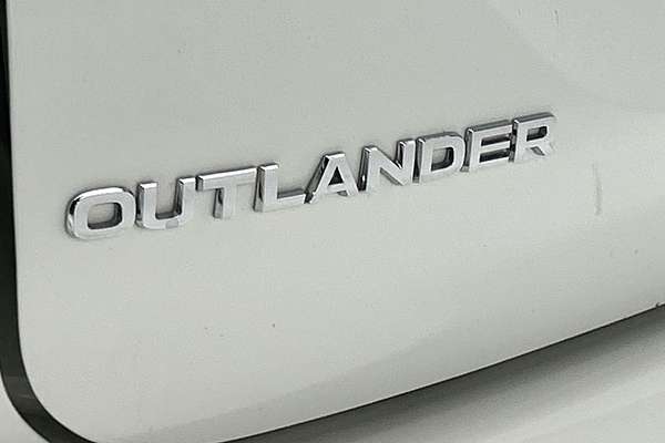 2024 Mitsubishi Outlander LS ZM