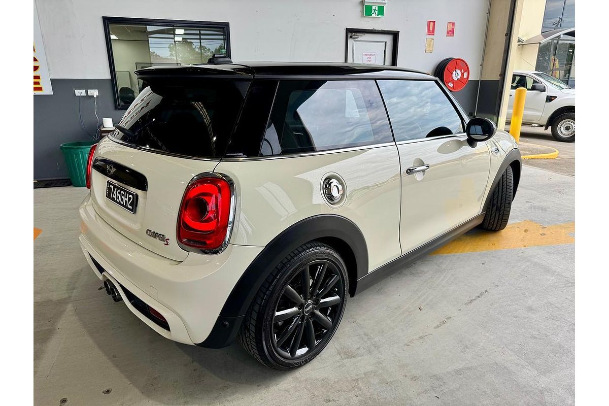 2016 MINI Cooper SF56