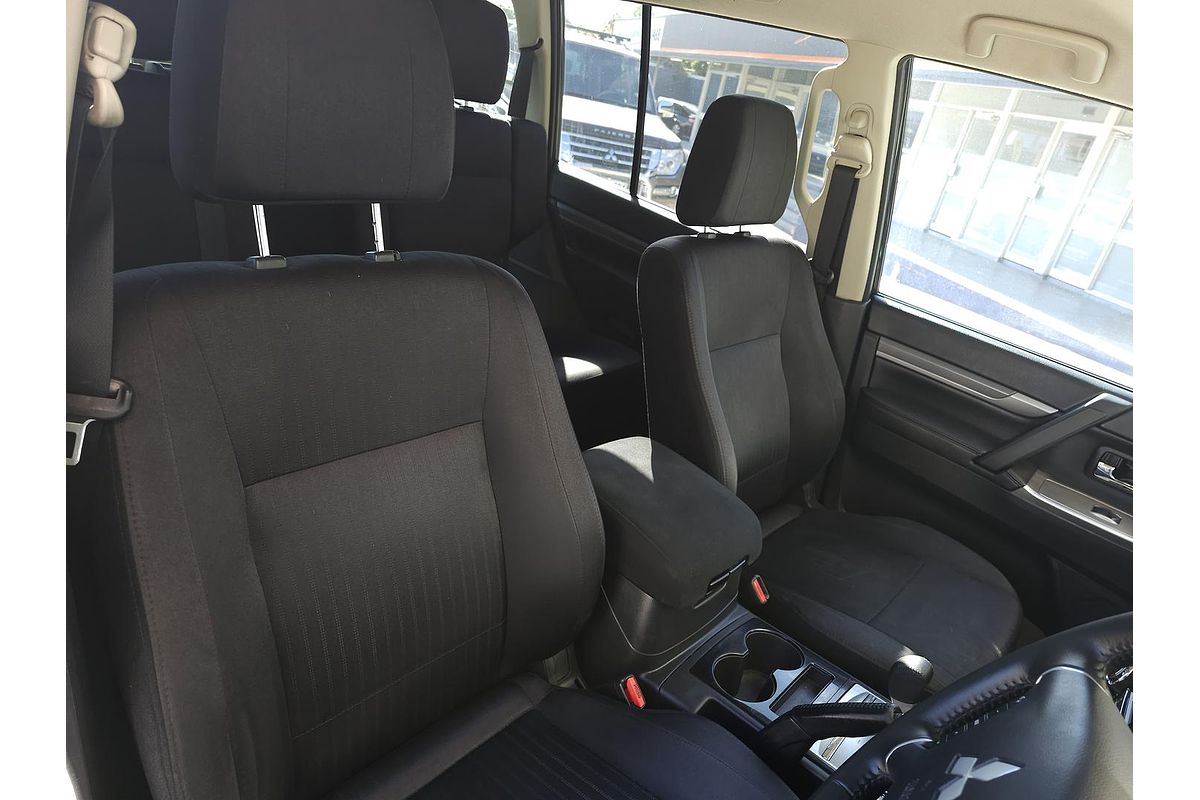 2018 Mitsubishi Pajero GLX NX