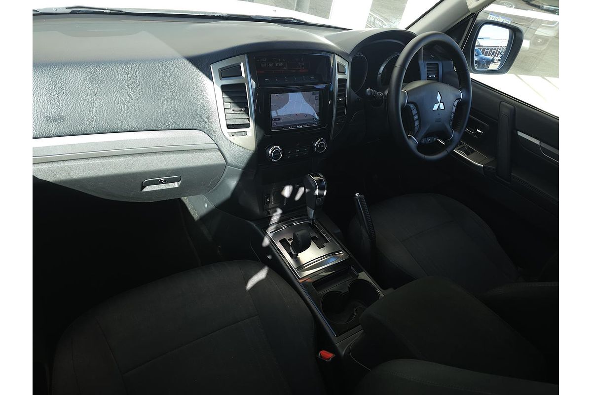2018 Mitsubishi Pajero GLX NX