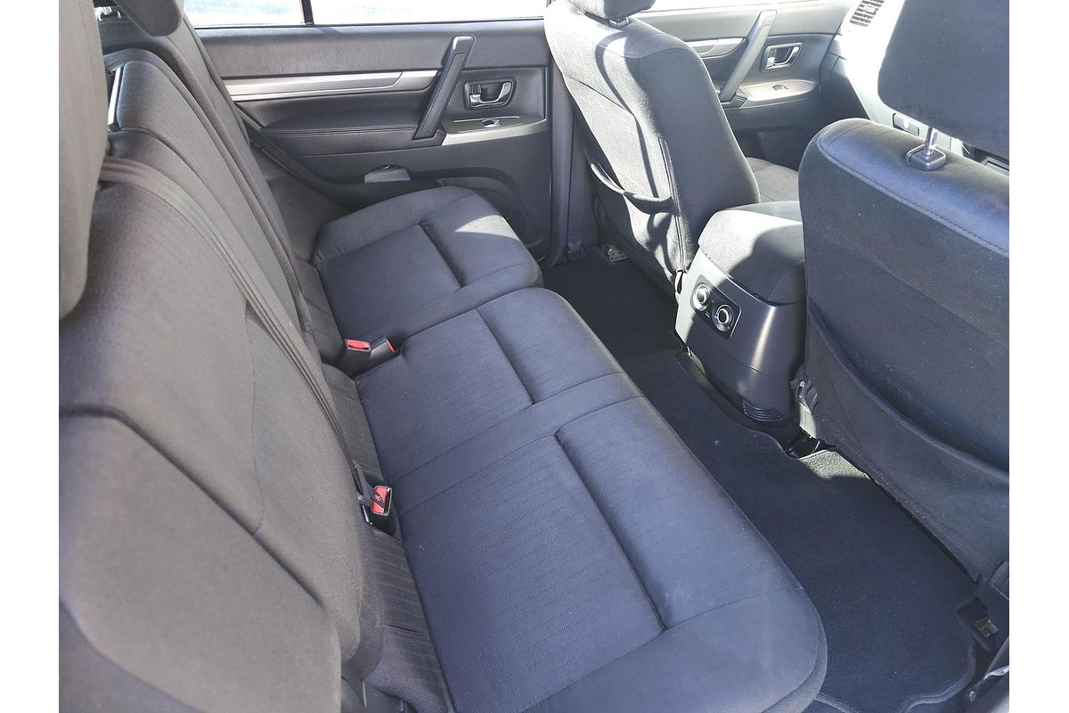 2018 Mitsubishi Pajero GLX NX