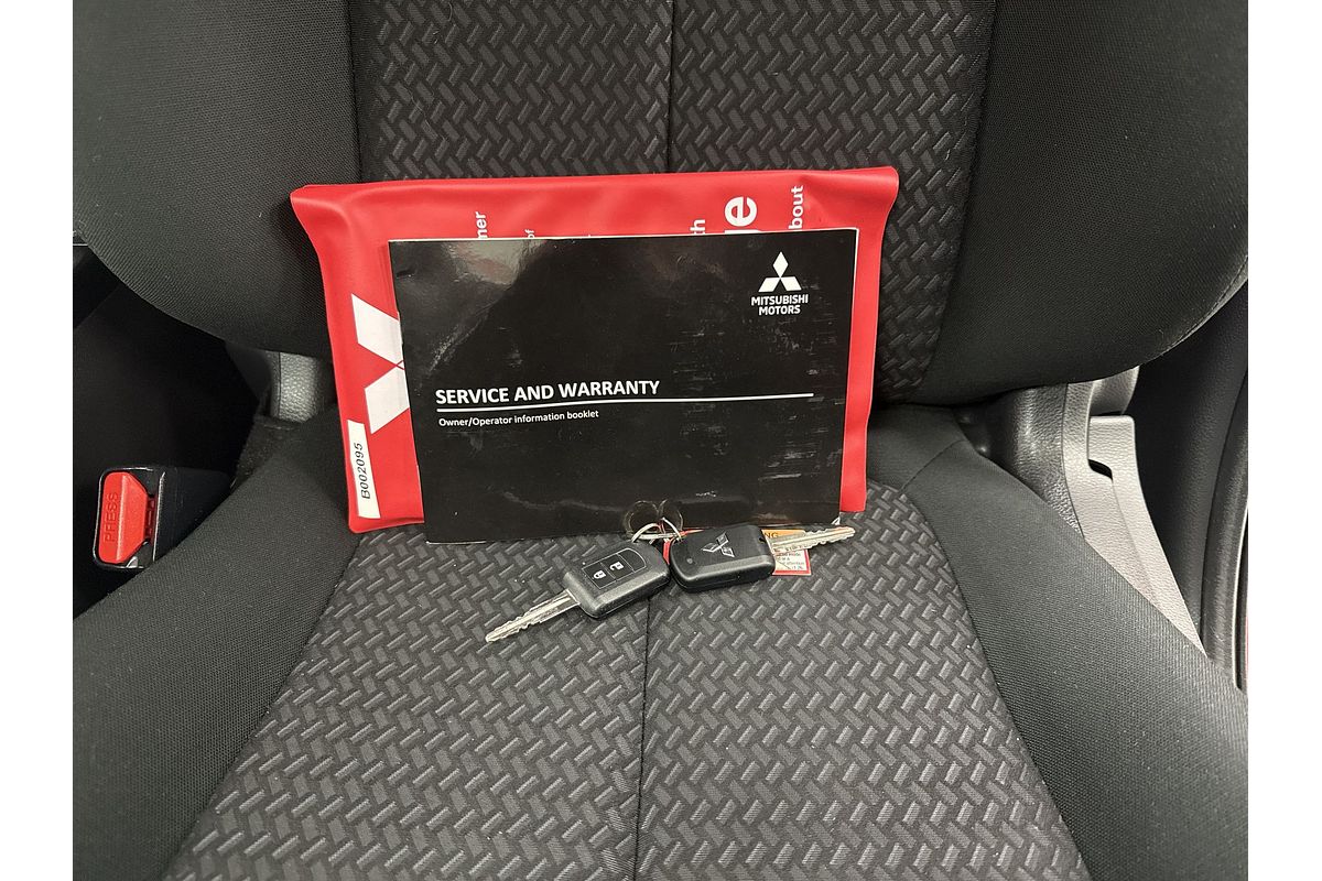 2021 Mitsubishi YB