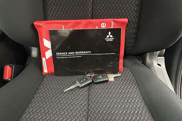 2021 Mitsubishi YB