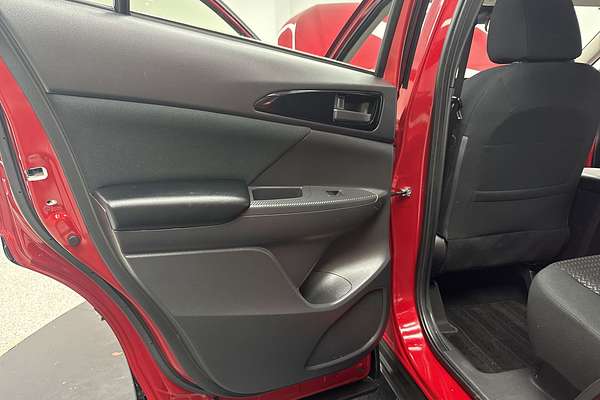 2021 Mitsubishi YB