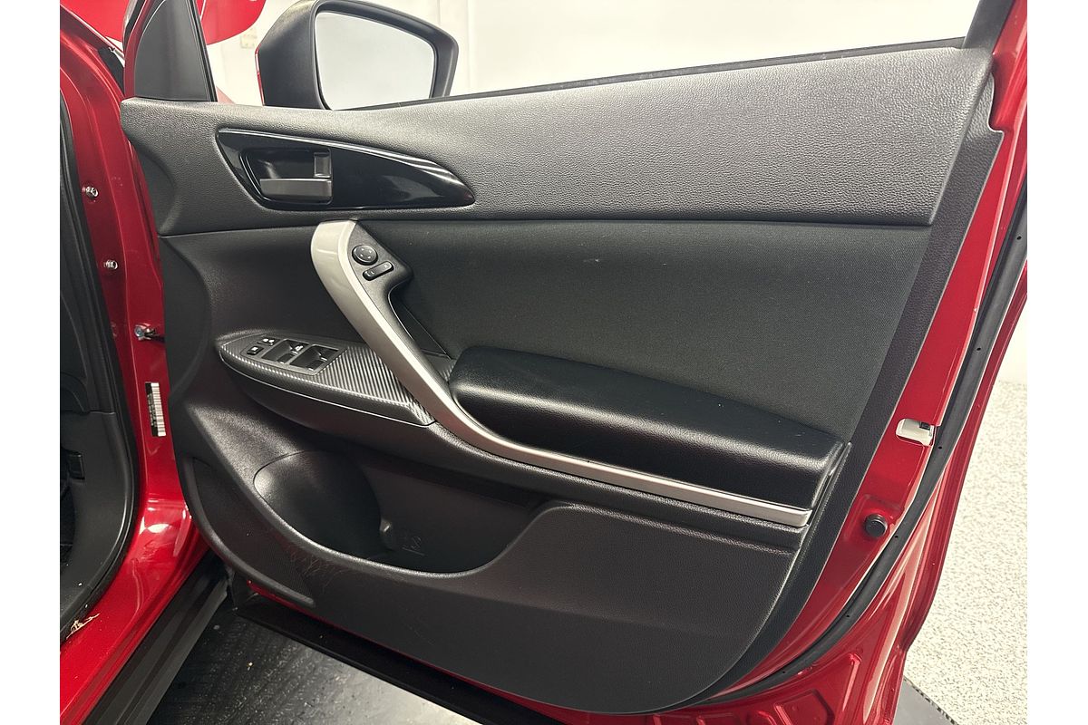 2021 Mitsubishi YB