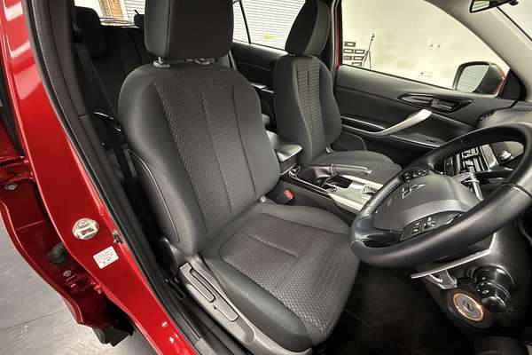 2021 Mitsubishi YB