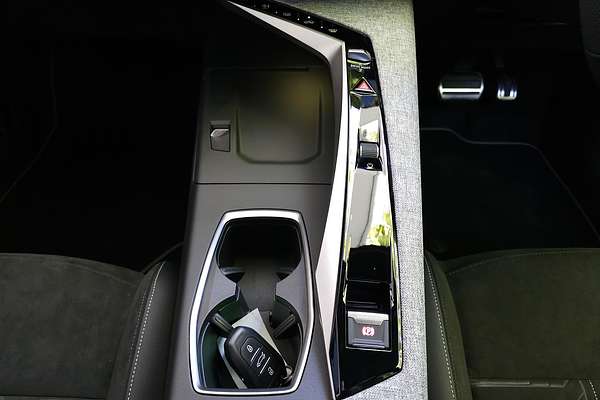 2024 Peugeot 3008 GT Premium Hybrid P64