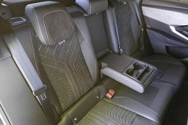 2024 Peugeot 3008 GT Premium Hybrid P64