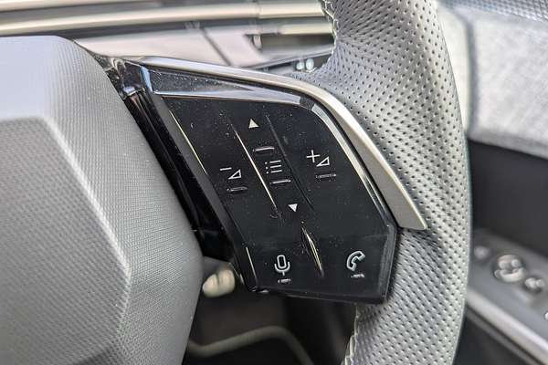 2025 Peugeot 5008 GT Premium Hybrid P74