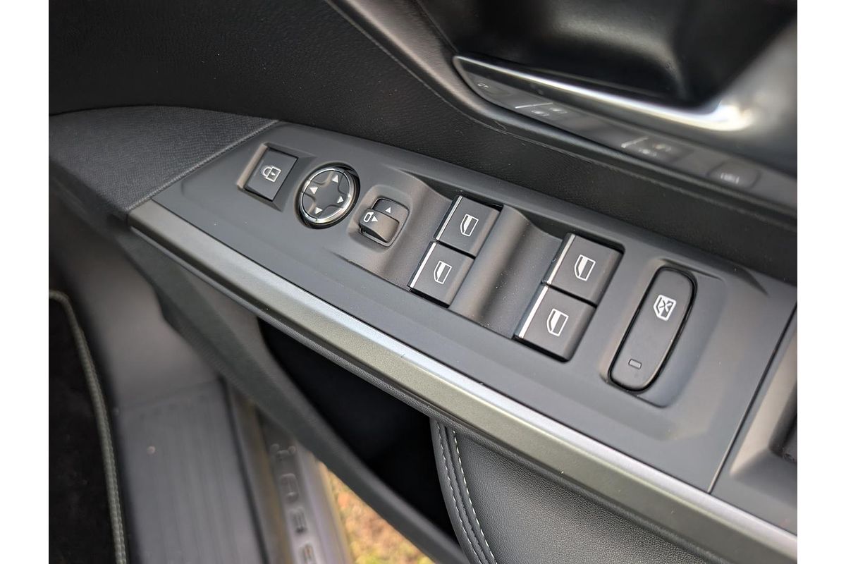 2025 Peugeot 5008 GT Premium Hybrid P74