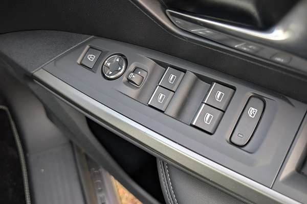 2025 Peugeot 5008 GT Premium Hybrid P74