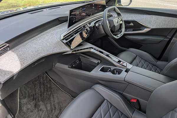 2025 Peugeot 5008 GT Premium Hybrid P74
