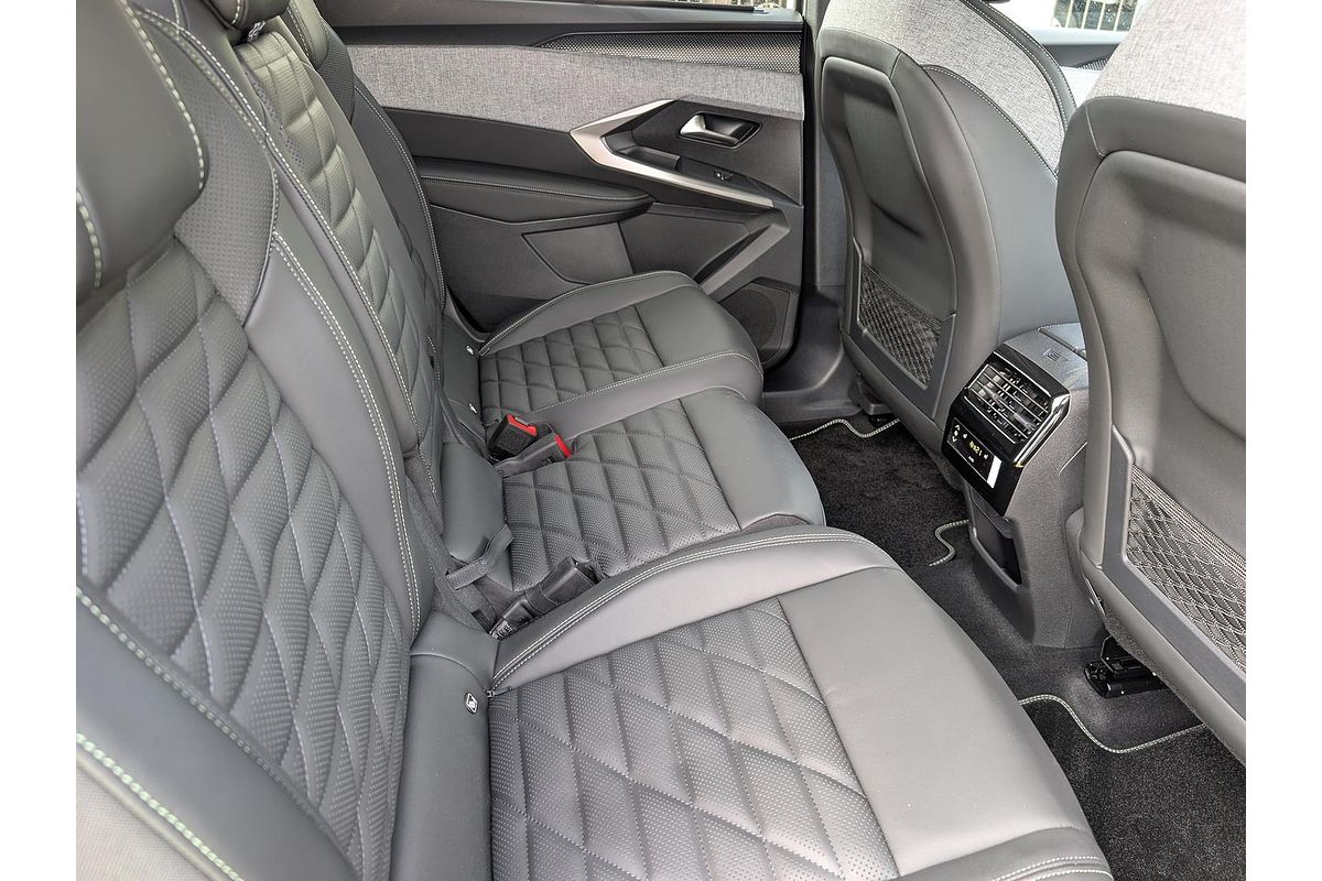 2025 Peugeot 5008 GT Premium Hybrid P74