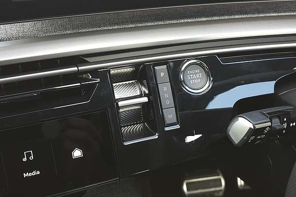 2025 Peugeot 3008 GT Premium Hybrid P64