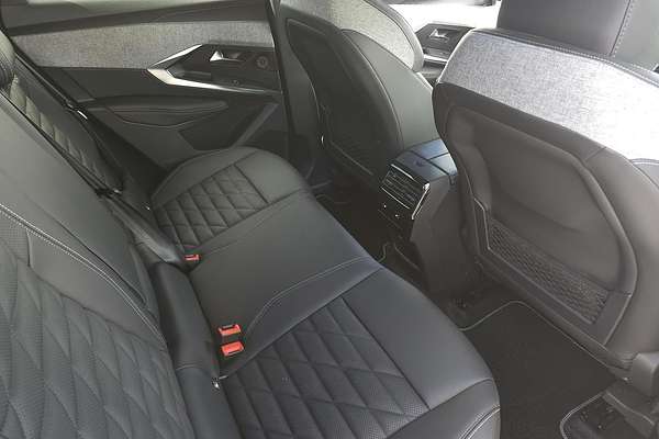 2025 Peugeot 3008 GT Premium Hybrid P64