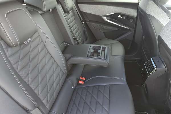 2025 Peugeot 3008 GT Premium Hybrid P64