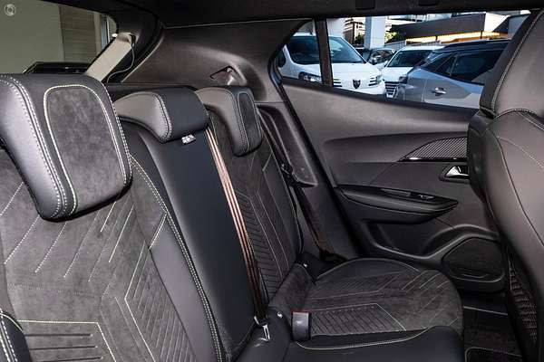 2025 Peugeot 2008 GT Hybrid P24
