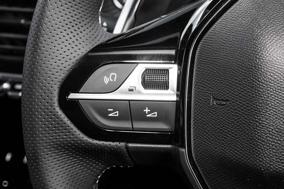 2025 Peugeot 2008 GT Hybrid P24