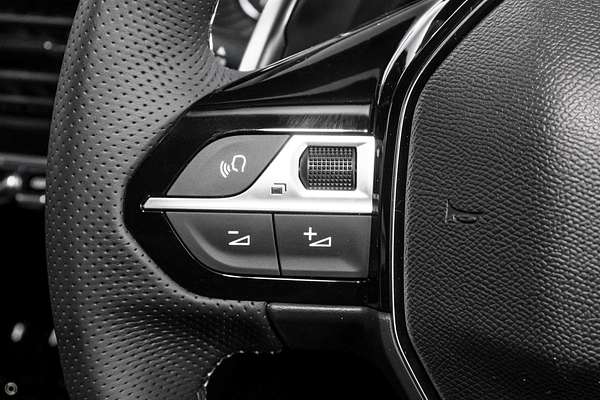 2025 Peugeot 2008 GT Hybrid P24