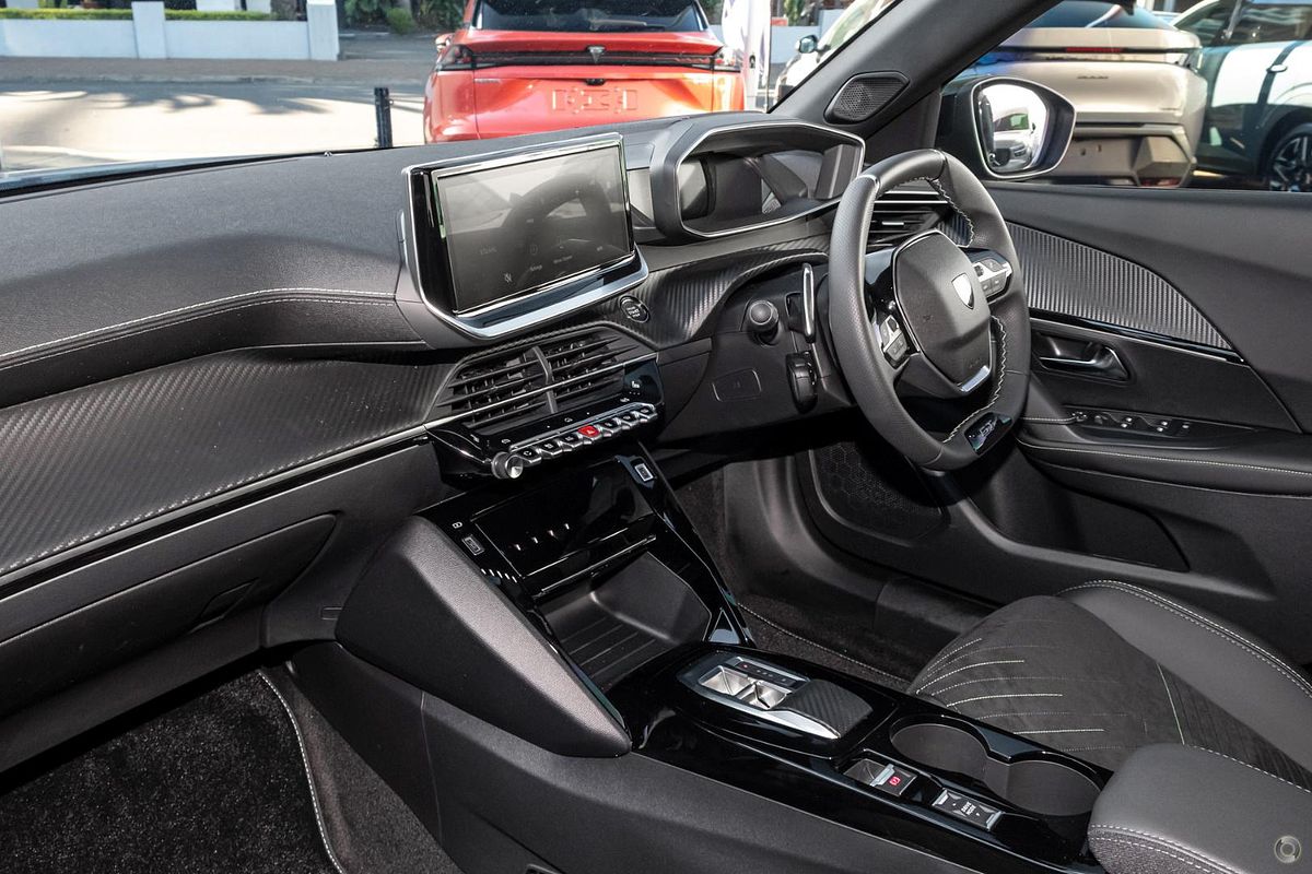 2025 Peugeot 2008 GT Hybrid P24