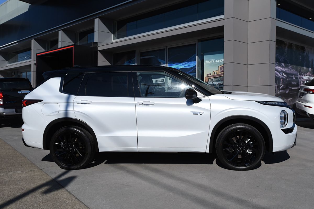 2024 Mitsubishi Outlander PHEV GSR ZM