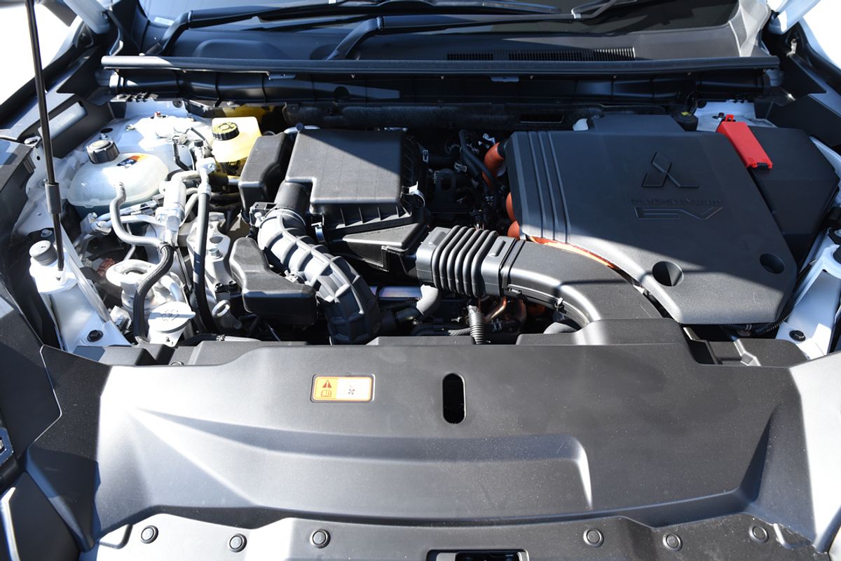 2024 Mitsubishi Outlander PHEV GSR ZM