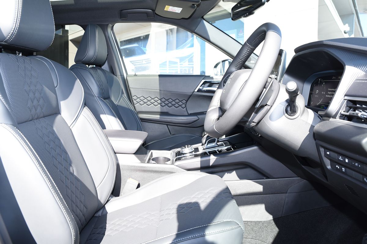 2024 Mitsubishi Outlander PHEV GSR ZM