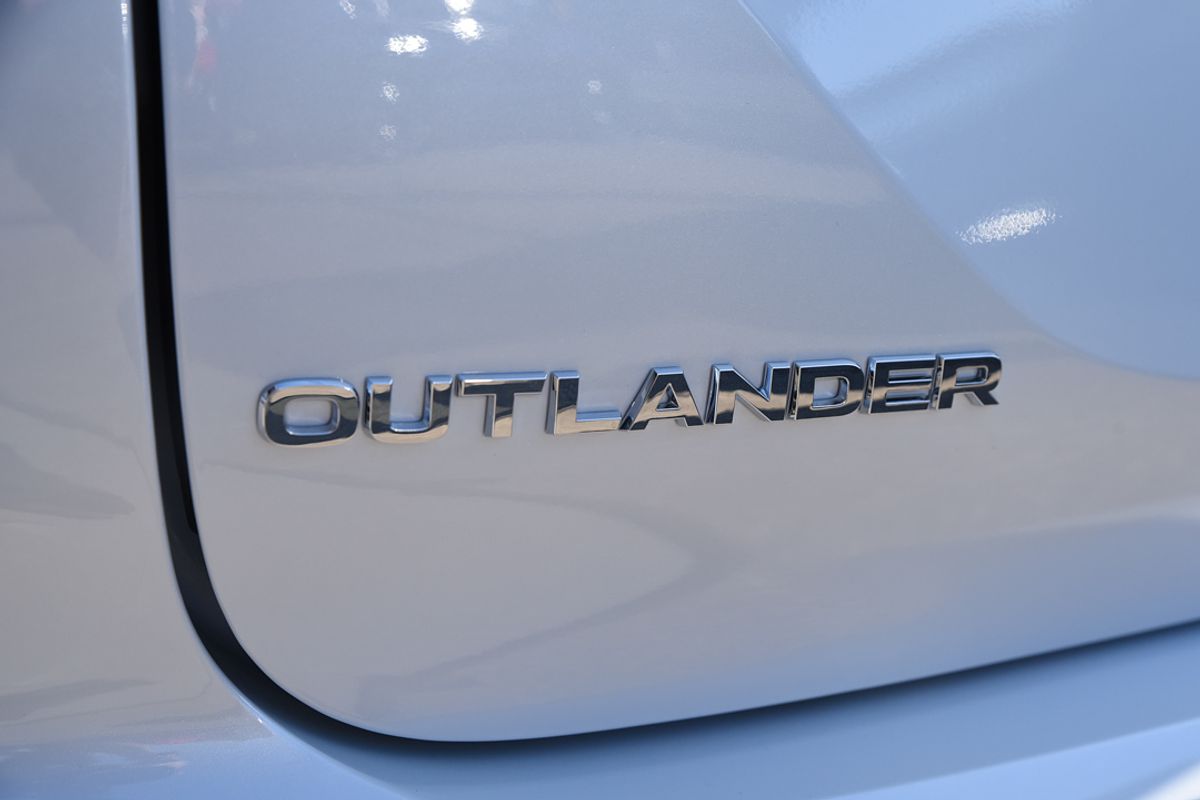2024 Mitsubishi Outlander PHEV GSR ZM