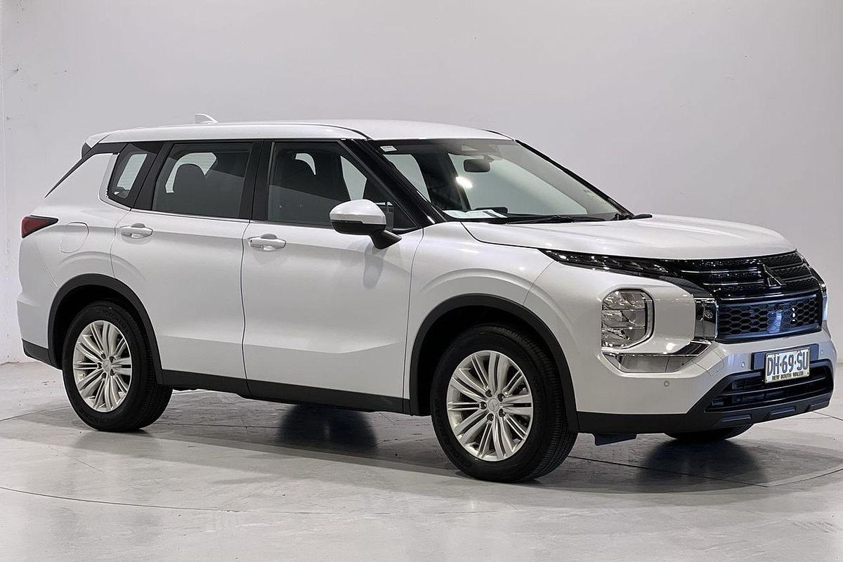 2023 Mitsubishi Outlander ES ZM