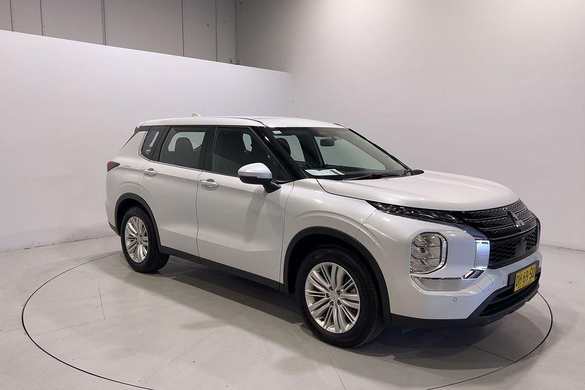 2023 Mitsubishi Outlander ES ZM