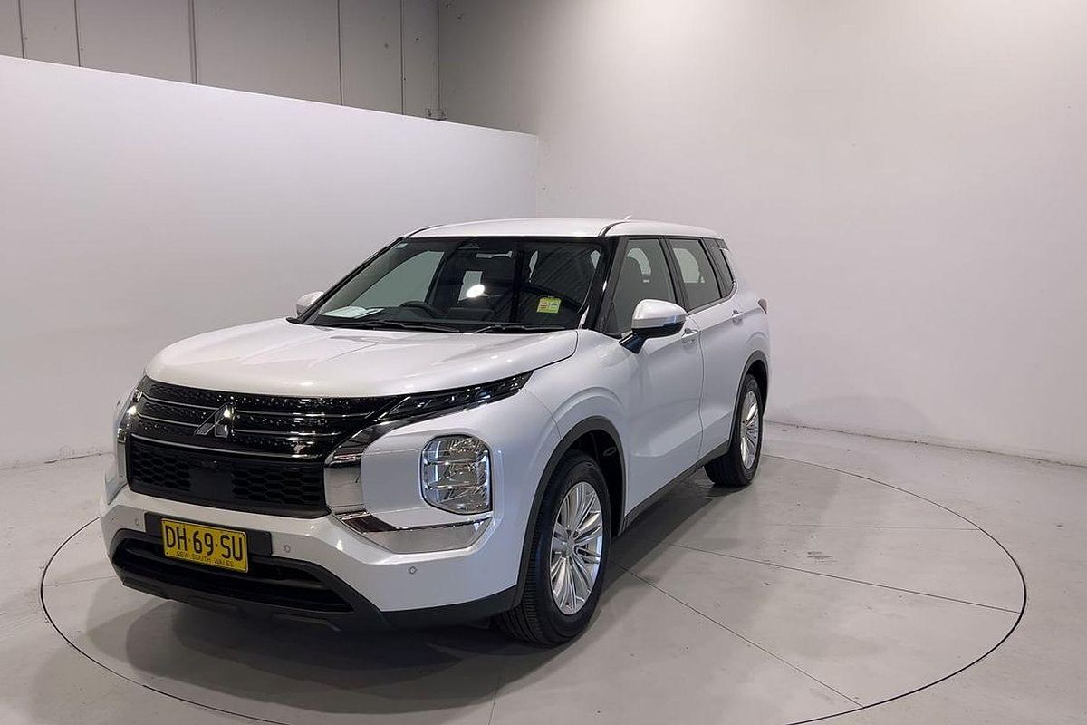 2023 Mitsubishi Outlander ES ZM