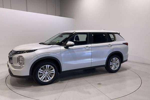 2023 Mitsubishi Outlander ES ZM