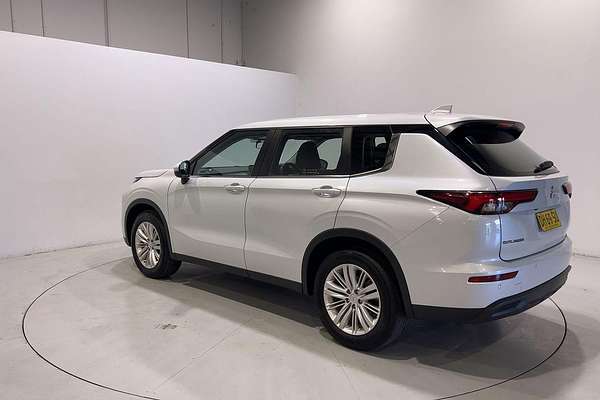 2023 Mitsubishi Outlander ES ZM