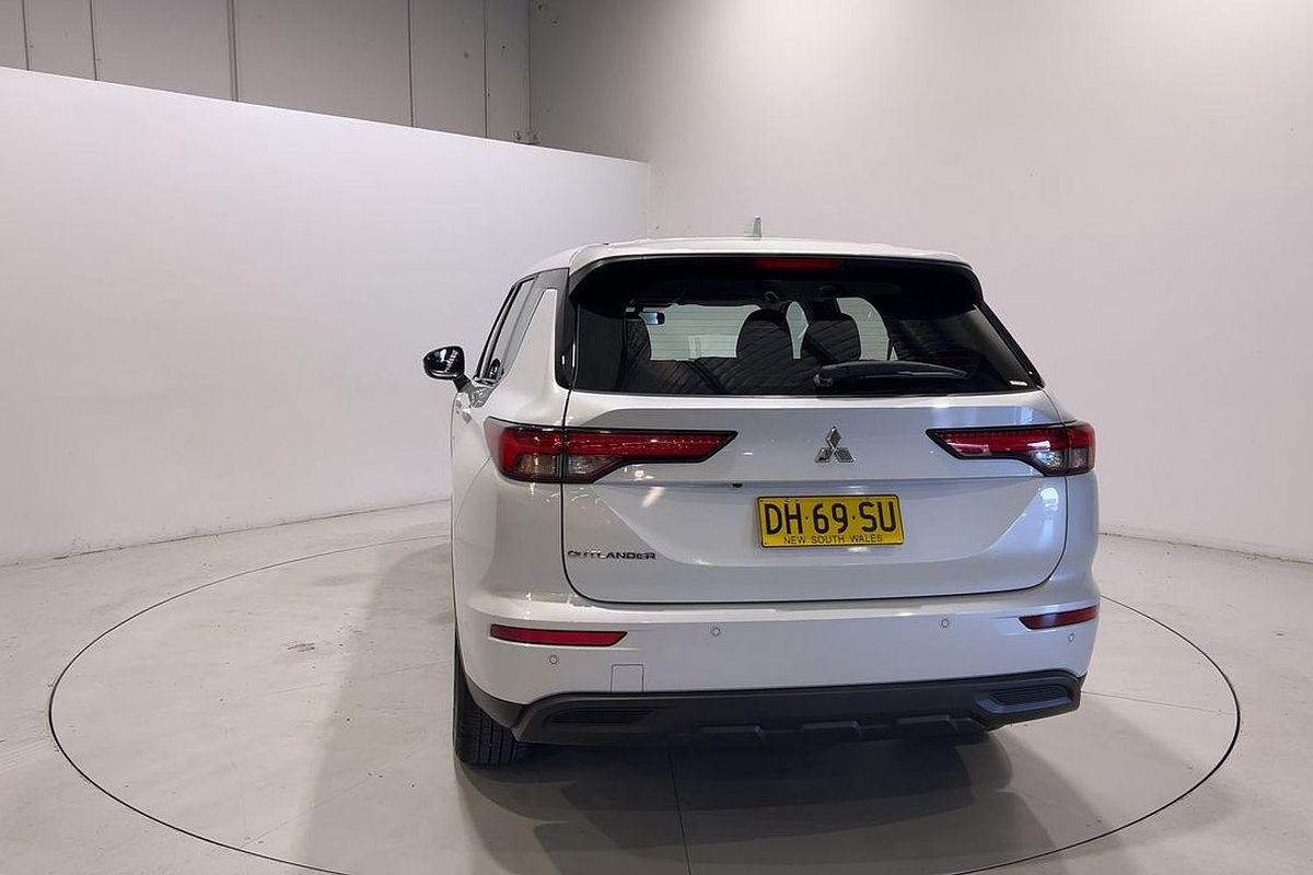 2023 Mitsubishi Outlander ES ZM