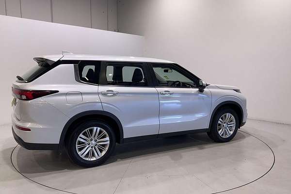 2023 Mitsubishi Outlander ES ZM