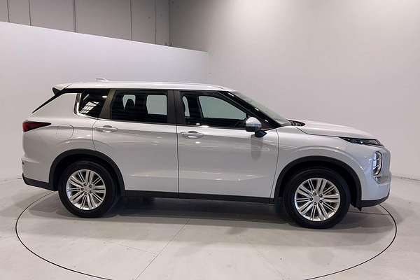 2023 Mitsubishi Outlander ES ZM