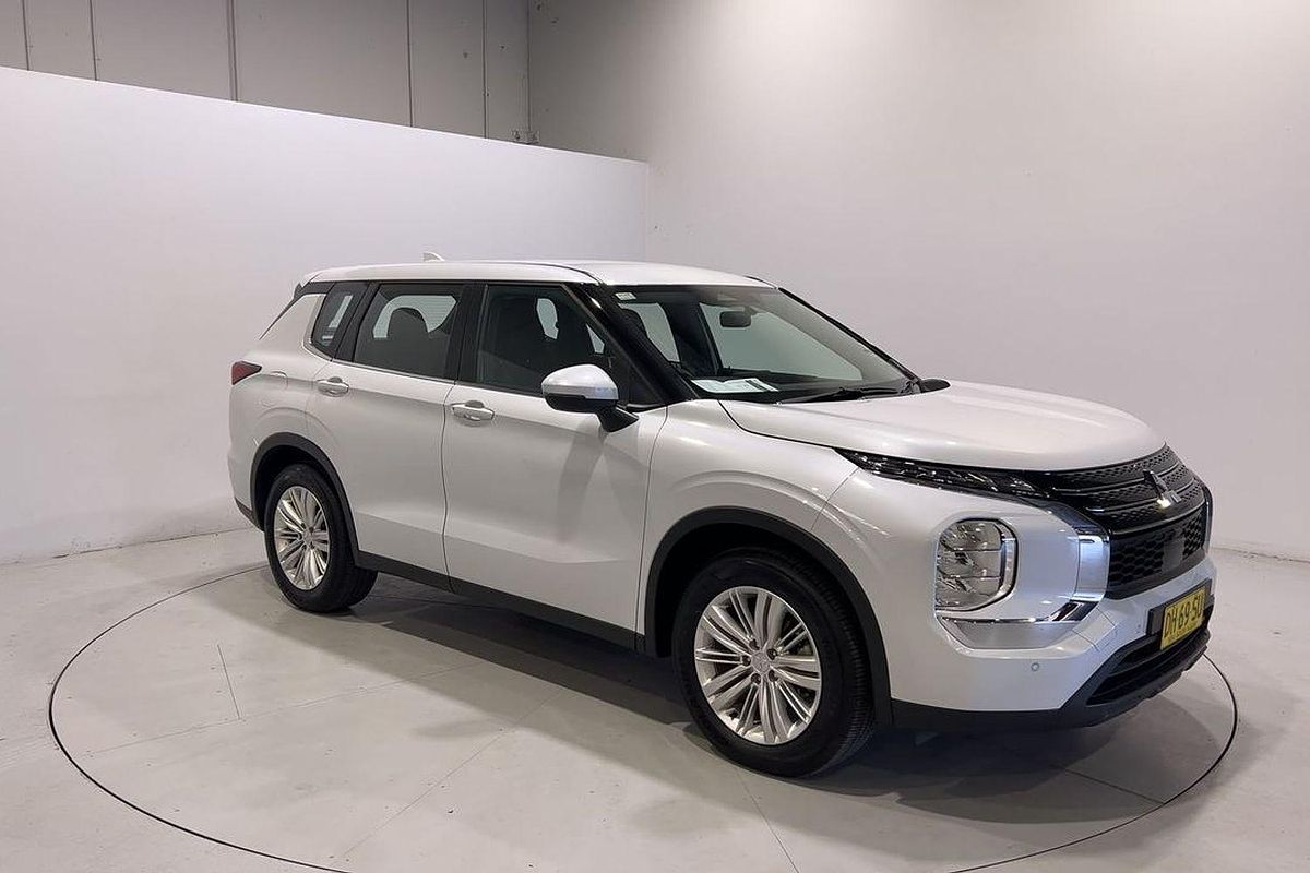 2023 Mitsubishi Outlander ES ZM